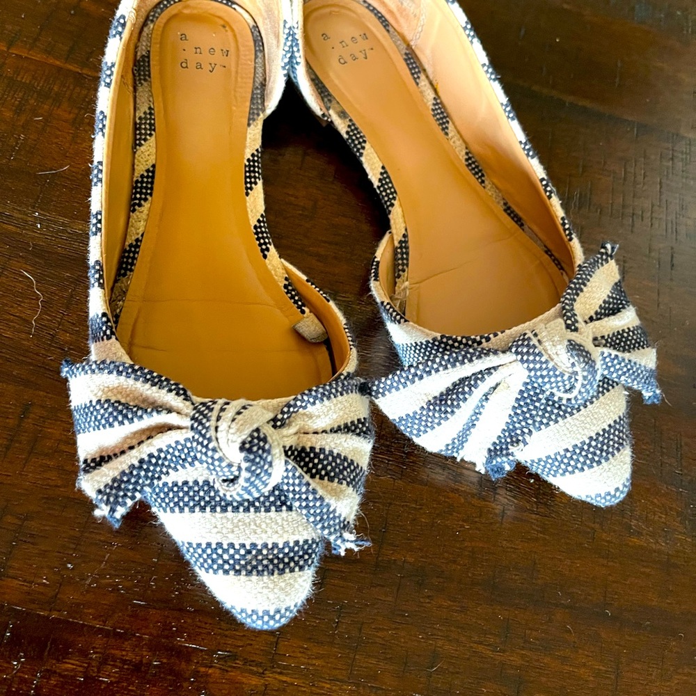 Bow-Tie Flats